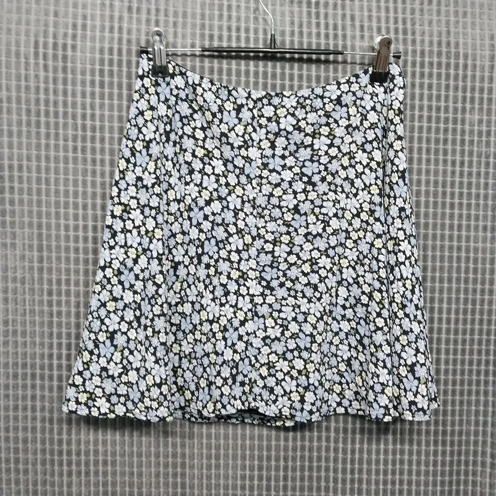H&M Divided Women Skirt Floral Mini A-Line Viscose Size 6 Black Blue